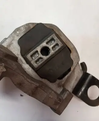 Volvo XC90 Engine mount bracket 30741583
