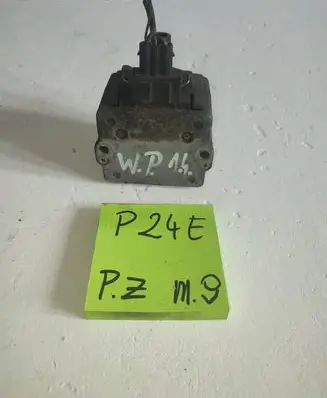 Volkswagen Golf III High voltage ignition coil 867905104A