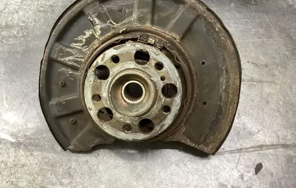 Mercedes-Benz E W212 Front wheel hub