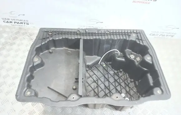 BMW 1 E82 E88 Trunk bottom trim panel 7166854