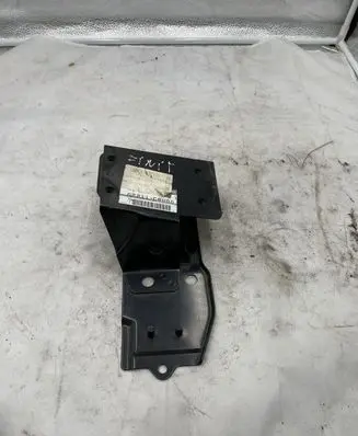 Infiniti FX Front bumper mounting bracket 62211CG000