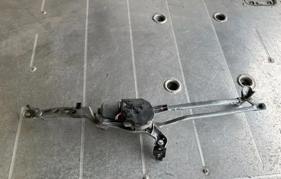 Mercedes-Benz E A207 Front wiper linkage and motor A2048201040 3397021440 1397220666