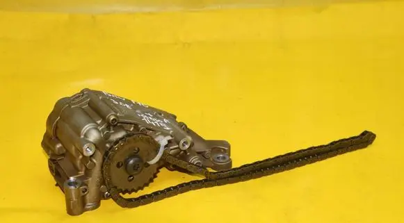 BMW 5 F10 F11 Oil pump 