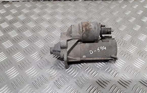 Renault Sandero II Starter motor 233003329R