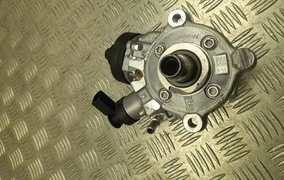 BMW 3 G20 G21 Fuel injection high pressure pump 8579230