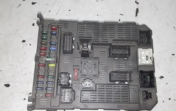 Citroen C5 Fuse module 9647448280