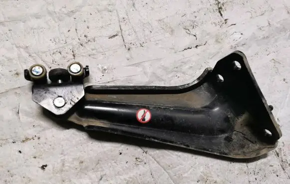 Citroen Berlingo Sliding door middle roller runner 9816964880 28A006