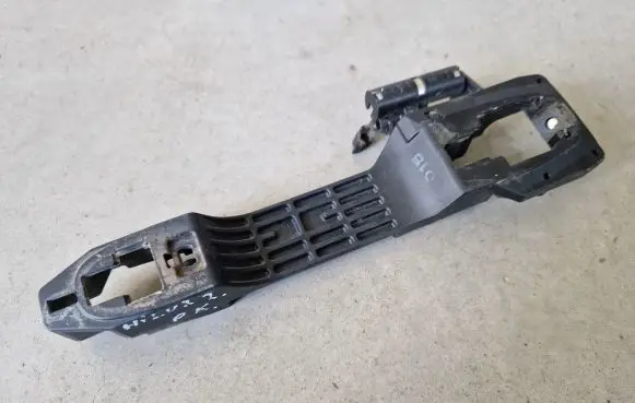 Toyota Hilux (AN10, AN20, AN30) Front door exterior handle/bracket 