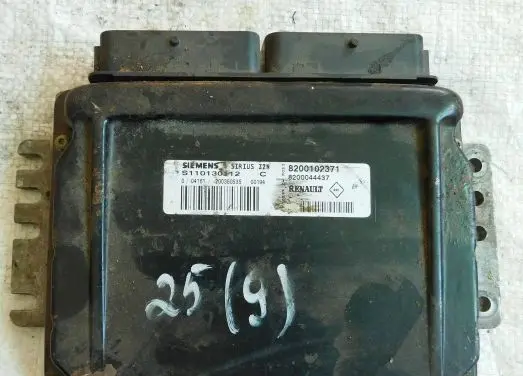 Renault Twingo I Engine control unit/module ECU S110130112C 8200102371 8200044437