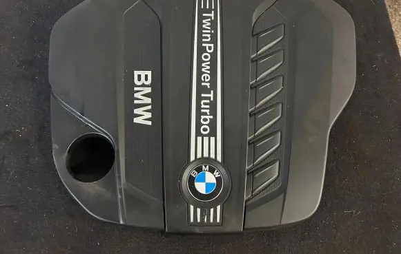 BMW X5 E70 Engine cover (trim) 7812063