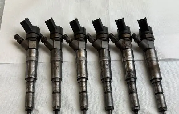 BMW 5 E39 Fuel injectors set 2354093 0445110029