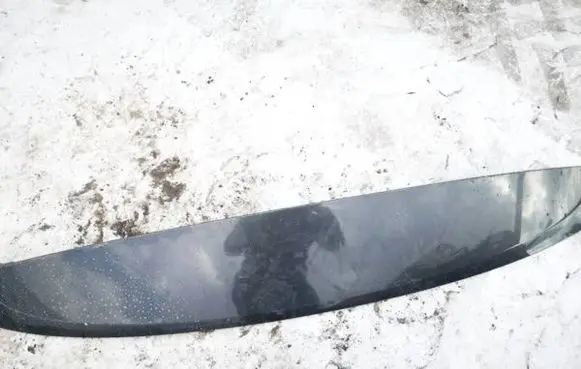 Tailgate/trunk spoiler