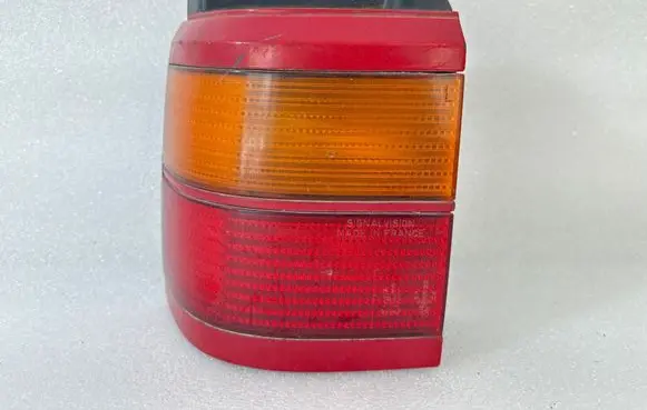 Volkswagen PASSAT B3 Rear/tail lights 333945111