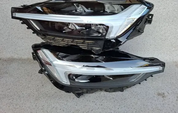 Volvo XC60 Headlights/headlamps set 32404706 00011101364548 15032316