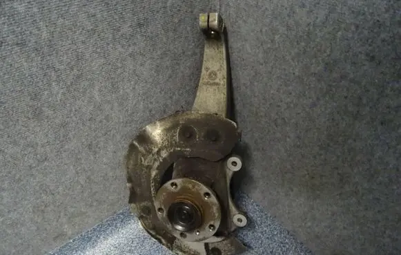 BMW 5 F10 F11 Front wheel hub spindle knuckle 6775769