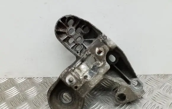Audi A4 S4 B6 8E 8H Engine mounting bracket 8E0199351