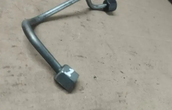 Fuel injector supply line/pipe