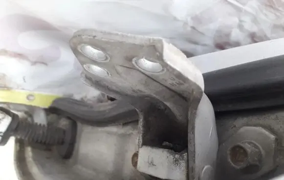 Hyundai Elantra Front door upper hinge