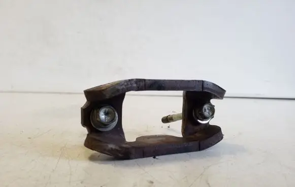 Mitsubishi L200 Fuel Injector clamp holder 