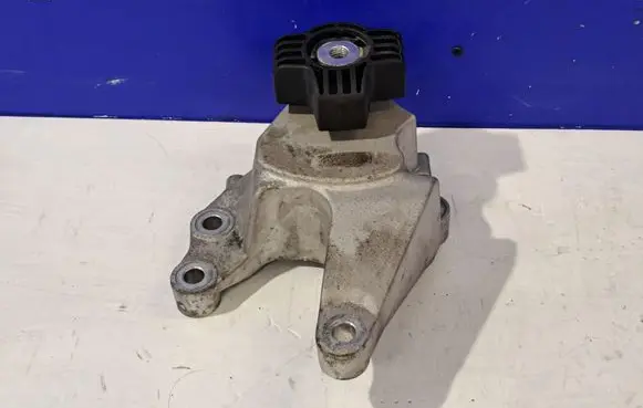 Polestar 2 Engine mounting bracket 32380056
