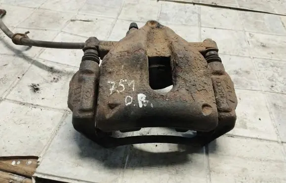 Toyota Auris 150 Front brake caliper