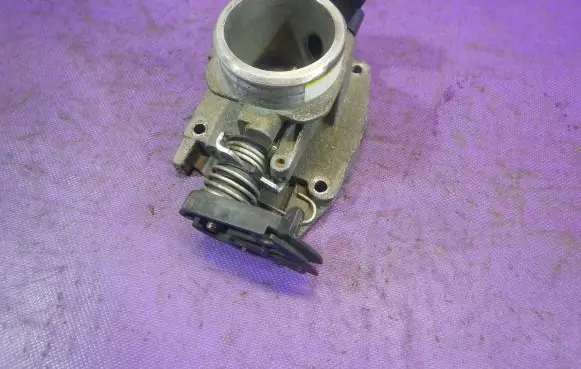 Ford Fiesta Throttle body valve 96BFBB