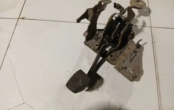 Peugeot 308 Brake pedal 9681151380