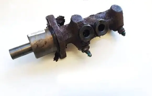 Renault Laguna I Master brake cylinder 