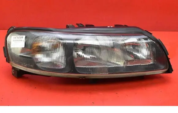 Volvo V70 Headlight/headlamp 8693548