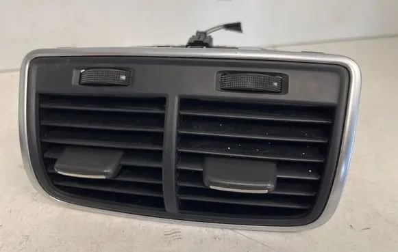 Rear air vent grill