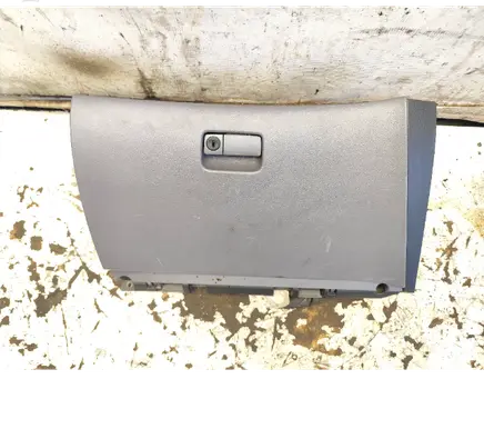 Nissan Primera Glove box 68520AV600
