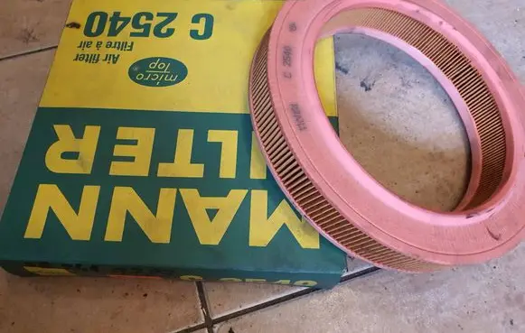 Volkswagen Golf II Air filter C2540 SB241