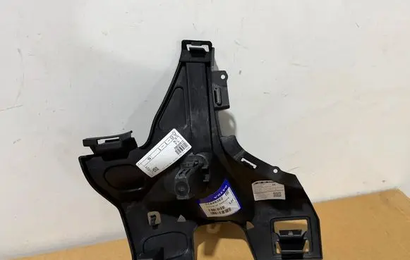Volvo XC40 Front bumper mounting bracket 31449362