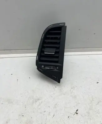 Renault Megane IV Dash center air vent grill 687515655R 3345000