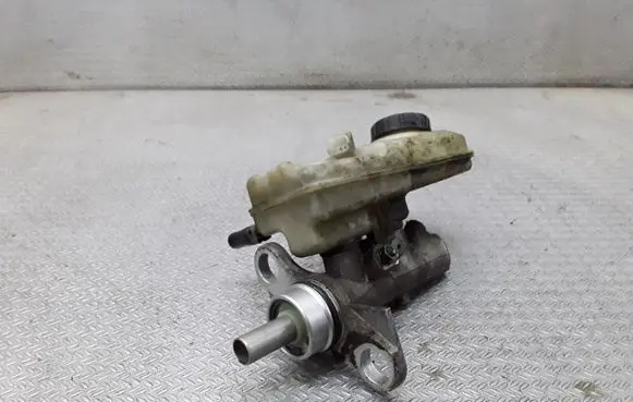 Master brake cylinder