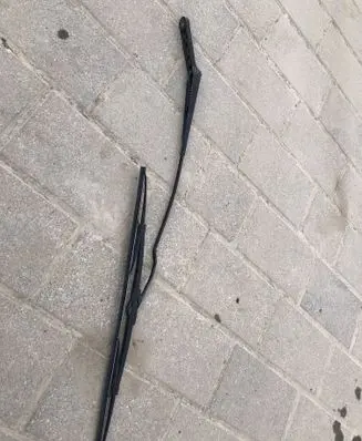 Volkswagen Transporter - Caravelle T4 Front wiper blade arm 701955410