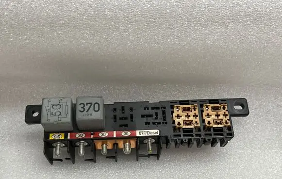Volkswagen PASSAT B5.5 Relay mounting block 896083000 8L0941822A