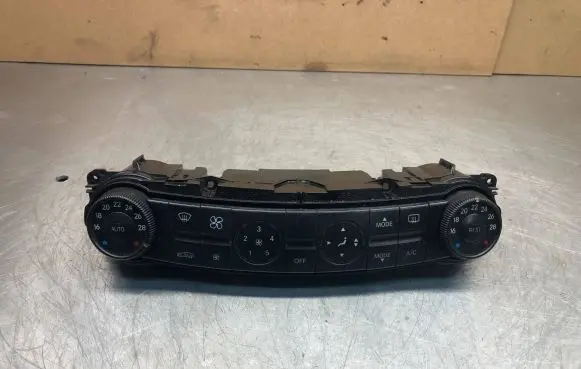 Mercedes-Benz E W211 Climate control unit 2118300390 00024205