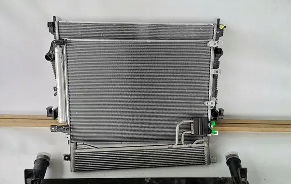 Jeep Cherokee Radiator set 52014775AB0