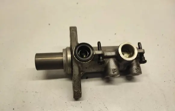 Chevrolet Camaro Master brake cylinder 25235MANDO