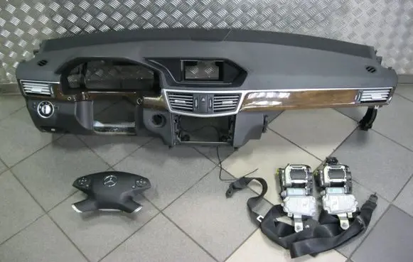 Mercedes-Benz E W212 Dashboard