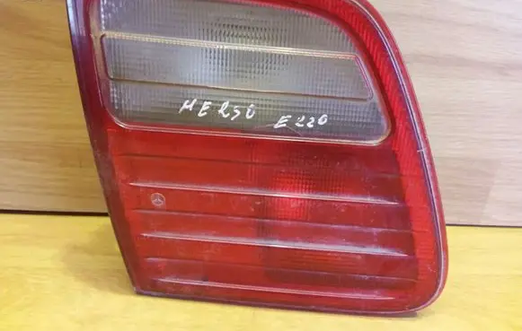 Mercedes-Benz E W210 Tailgate rear/tail lights A2108202364