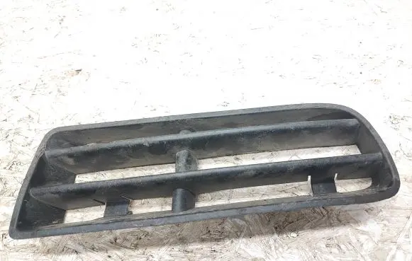 Volkswagen Golf IV Front bumper lower grill 1J0853666E