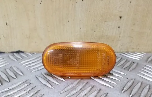 Mitsubishi Colt Front fender indicator light