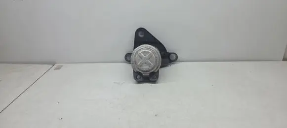 Volvo V70 Engine mount bracket