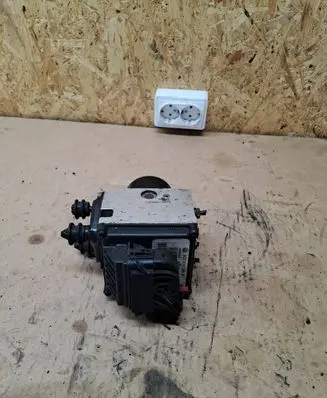 Volkswagen PASSAT B6 ABS Pump 3C0614095P 16027001A
