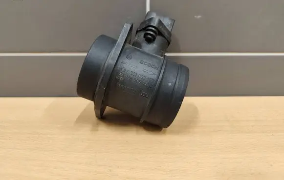 Audi A4 S4 B6 8E 8H Mass air flow meter 0281002757 038906461C