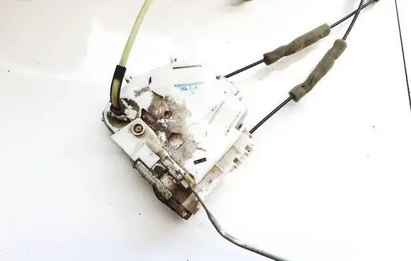 Honda FR-V Front door lock
