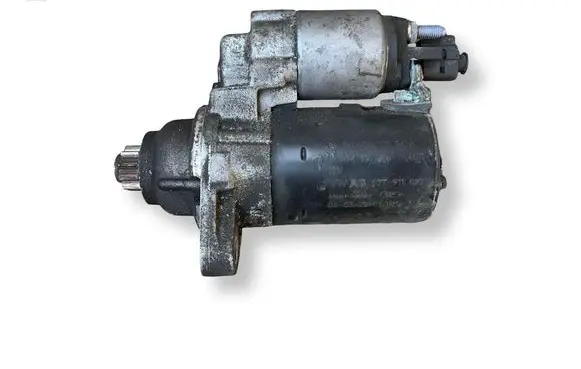 Volkswagen Golf V Starter motor 0001120406 02T911023R