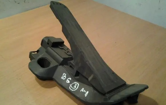 Volkswagen PASSAT B6 Accelerator throttle pedal 1K2721503M 6PV00874500